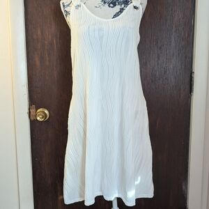 Elegant White Sleeveless Dress